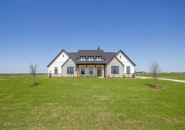 Photo 2 of Single family home for sale at 230 Everly Way, Venus, TX 76084 | MLS# 20820978 | Listing updated on 2026-08-17