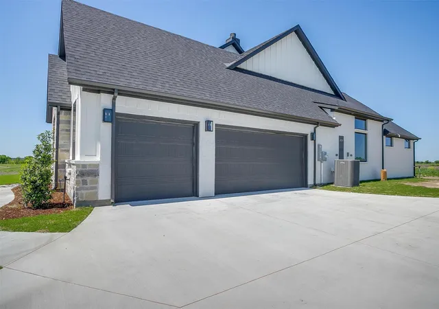 Photo 3 of Single family home for sale at 230 Everly Way, Venus, TX 76084 | MLS# 20820978 | Listing updated on 2026-08-17