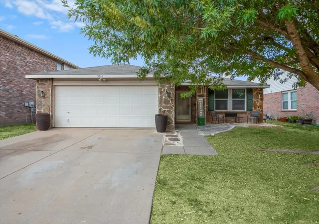 Photo 1 of Single family home for sale at 3916 Irish Setter Dr, Fort Worth, TX 76123 | MLS# 20822617 | Listing updated on 2026-08-29