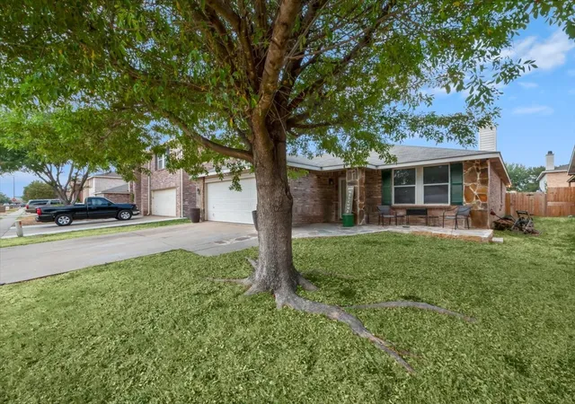 Photo 2 of Single family home for sale at 3916 Irish Setter Dr, Fort Worth, TX 76123 | MLS# 20822617 | Listing updated on 2026-08-29