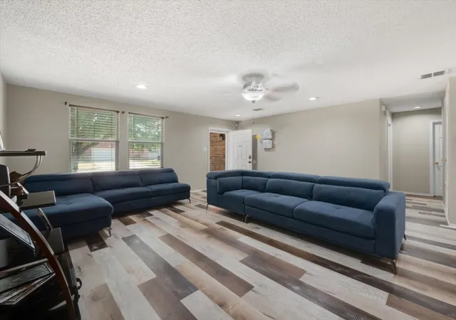 Photo 4 of Single family home for sale at 3916 Irish Setter Dr, Fort Worth, TX 76123 | MLS# 20822617 | Listing updated on 2026-08-29
