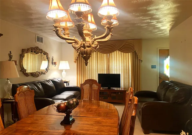 Photo 4 of Single family home for sale at 1136 E Five Mile Pkwy, Dallas, TX 75216 | MLS# 20820256 | Listing updated on 2026-08-31