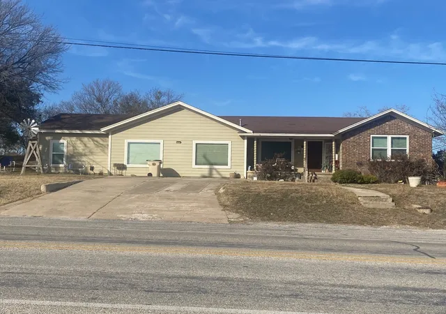 Homes for sale in Comanche, TX | 901 W Wrights Ave, Comanche, TX 76442 | MLS# 20821961