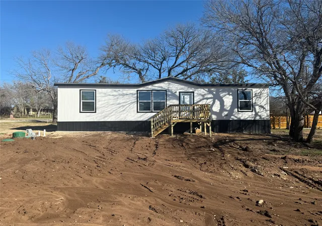 Photo 3 of Sale Pending at 3501 Lake Granbury Dr, Granbury, TX 76048 | MLS# 20833668 | Listing updated on 2026-08-26
