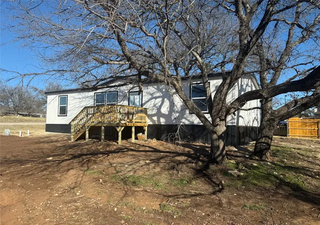 Homes for sale in Granbury, TX | 3501 Lake Granbury Dr, Granbury, TX 76048 | MLS# 20833668
