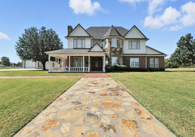 Photo 1 of Single family home for sale at 902 Booker St, Sulphur Springs, TX 75482 | MLS# 20836599 | Listing updated on 2026-08-26