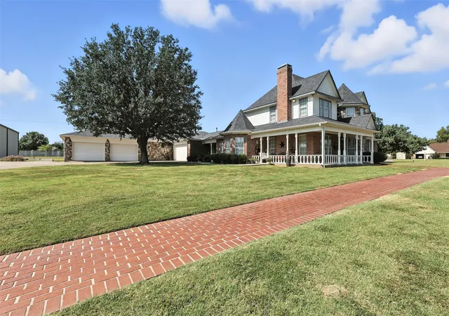 Photo 3 of Single family home for sale at 902 Booker St, Sulphur Springs, TX 75482 | MLS# 20836599 | Listing updated on 2026-08-26