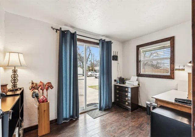 Homes for sale in Granbury, TX | 512 N Travis St, Granbury, TX 76048 | MLS# 20839061