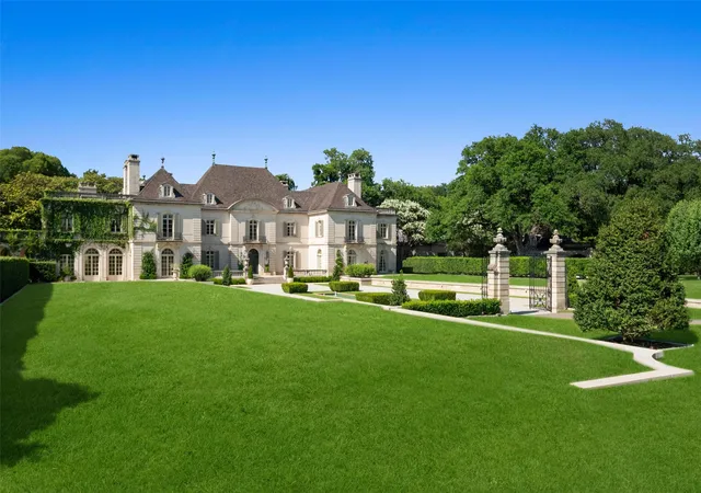 Photo 3 of Mansion for sale at 5619 Walnut Hill Ln, Dallas, TX 75229 | MLS# 20854653 | Listing updated on 2026-09-23