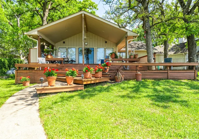 Photo 3 of Single family home for sale at 154 Ocean Dr, Gun Barrel City, TX 75156 | MLS# 20863111 | Listing updated on 2026-08-25