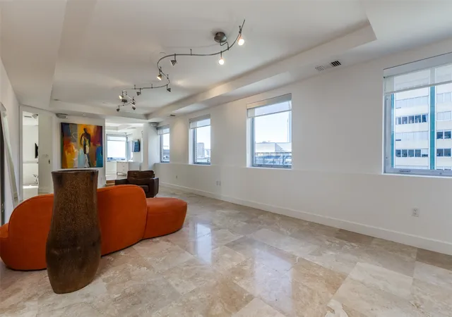 Photo 2 of Sale Pending at 1505 Elm St #1004, Dallas, TX 75201 | MLS# 20855002 | Listing updated on 2026-09-29