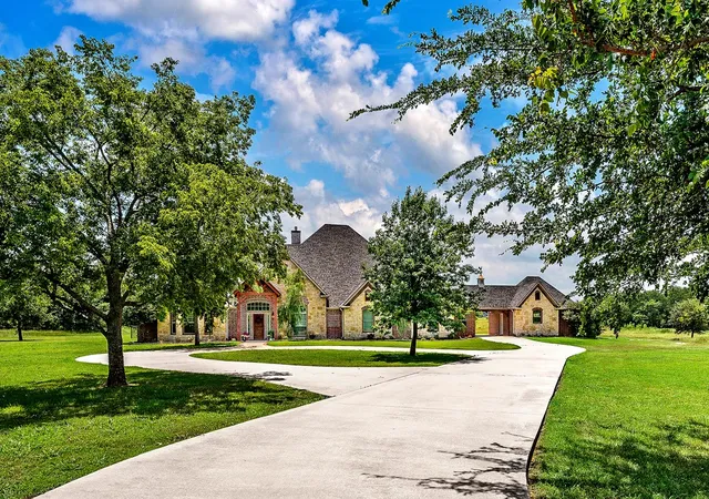 2nd image of 209 Chrissa Dr, Pottsboro, TX 75076 | MLS# 20863630