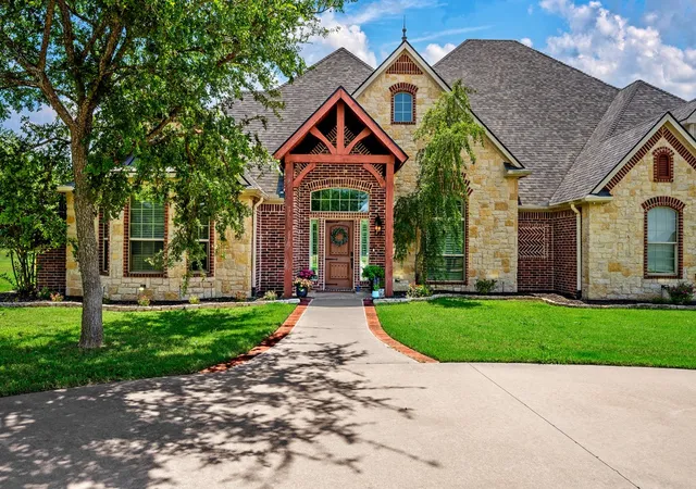 3rd image of 209 Chrissa Dr, Pottsboro, TX 75076 | MLS# 20863630