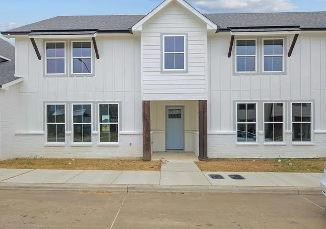 Photo 3 of Townhouse for sale at 9565 Thorncrown Ln, Fort Worth, TX 76179 | MLS# 20866159 | Listing updated on 2026-07-24