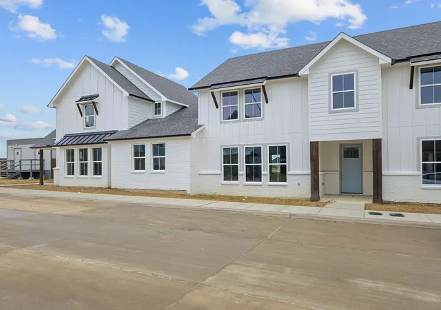 Photo 3 of Townhouse for sale at 9569 Thorncrown Ln, Fort Worth, TX 76179 | MLS# 20866178 | Listing updated on 2026-07-24