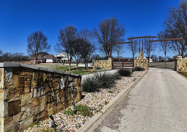 Photo 2 of Sale Pending at 144 Texoma Bluffs Cir, Gordonville, TX 76245 | MLS# 20867336 | Listing updated on 2026-07-21