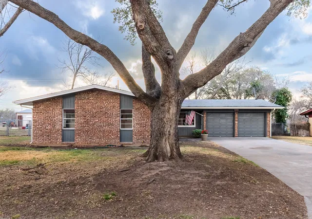 Photo 1 of Single family home for sale at 2016 China, Brady, TX 76825 | MLS# 20868889 | Listing updated on 2026-08-25