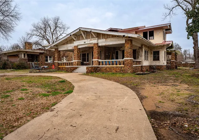 Homes for sale in Paris, TX | 621 S Main St, Paris, TX 75460 | MLS# 20867420