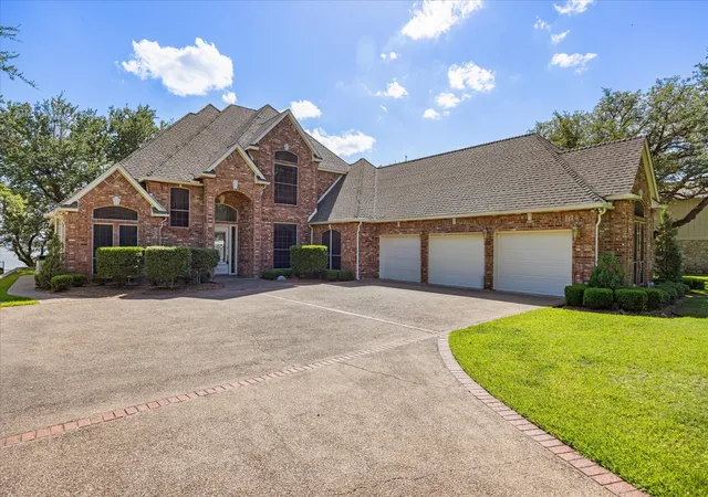 Photo 2 of Single family home for sale at 5202 Comanche Vista Trl, Granbury, TX 76049 | MLS# 20870306 | Listing updated on 2026-08-28