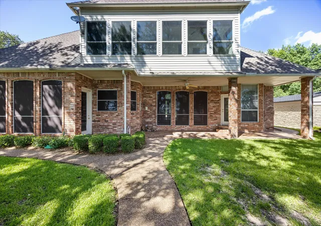 Photo 3 of Single family home for sale at 5202 Comanche Vista Trl, Granbury, TX 76049 | MLS# 20870306 | Listing updated on 2026-10-03