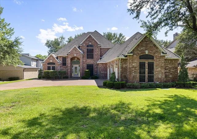 Photo 4 of Single family home for sale at 5202 Comanche Vista Trl, Granbury, TX 76049 | MLS# 20870306 | Listing updated on 2026-10-03