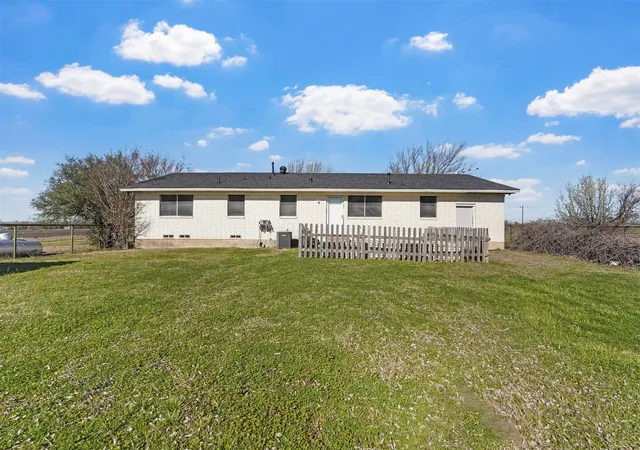 Photo 3 of Single family home for sale at 1603 State Hwy 78 S, Farmersville, TX 75442 | MLS# 20869890 | Listing updated on 2026-08-31