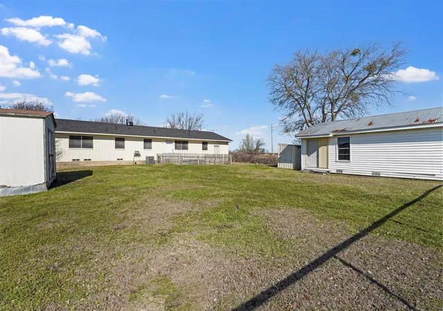 Photo 4 of Single family home for sale at 1603 State Hwy 78 S, Farmersville, TX 75442 | MLS# 20869890 | Listing updated on 2026-08-31