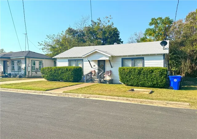 Photo 2 of Single family home for sale at 518 Walker St, Waco, TX 76704 | MLS# 225737 | Listing updated on 2026-07-17