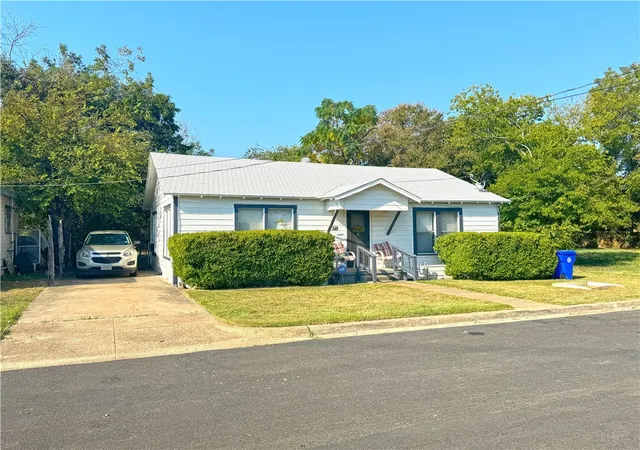Photo 3 of Single family home for sale at 518 Walker St, Waco, TX 76704 | MLS# 225737 | Listing updated on 2026-07-17