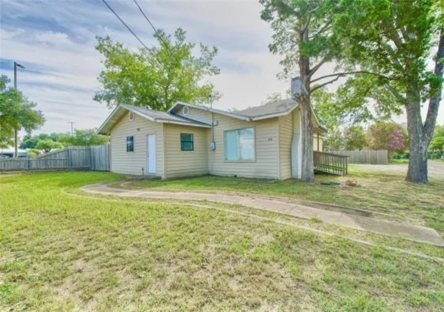 Photo 2 of Single family home for sale at 816 E Milam St, Mexia, TX 76667 | MLS# 226634 | Listing updated on 2026-07-24