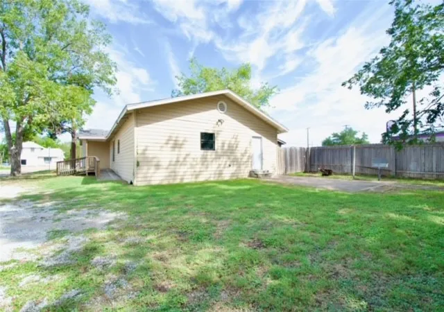 Homes for sale in Mexia, TX | 816 E Milam St, Mexia, TX 76667 | MLS# 226634