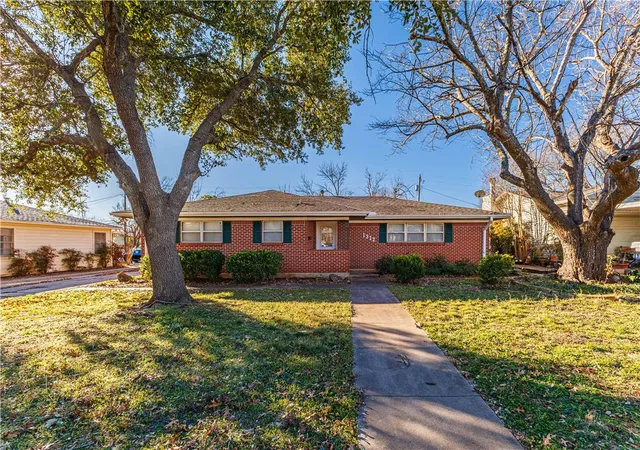 Homes for sale in Mc Gregor, TX | 1312 W 3rd St, Mc Gregor, TX 76657 | MLS# 227823