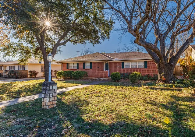 Homes for sale in Mc Gregor, TX | 1312 W 3rd St, Mc Gregor, TX 76657 | MLS# 227823
