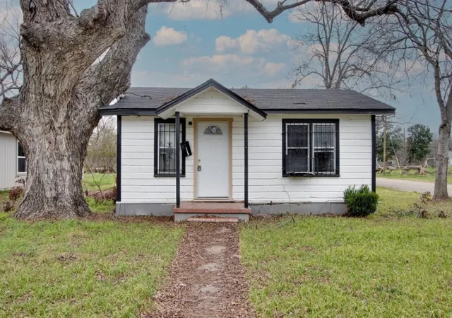 Photo 1 of Single family home for sale at 1001 Calhoun Ave, Waco, TX 76704 | MLS# 228121 | Listing updated on 2026-07-27