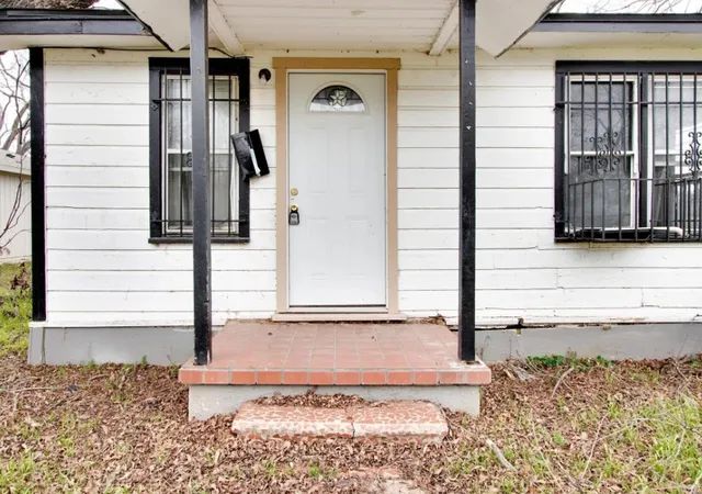 Photo 2 of Single family home for sale at 1001 Calhoun Ave, Waco, TX 76704 | MLS# 228121 | Listing updated on 2026-07-27
