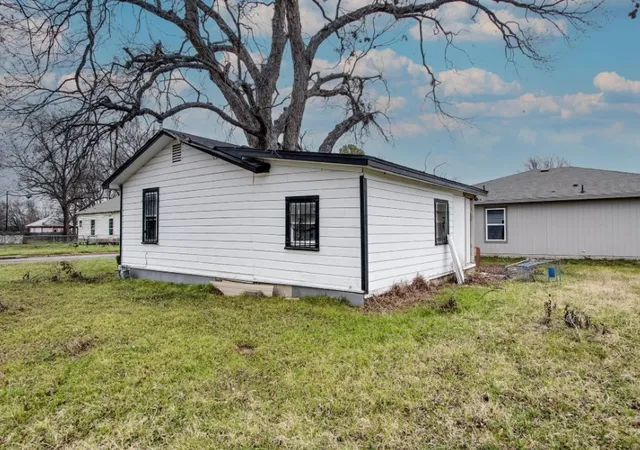 Photo 4 of Single family home for sale at 1001 Calhoun Ave, Waco, TX 76704 | MLS# 228121 | Listing updated on 2026-07-27
