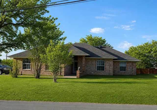 Photo 2 of Single family home for sale at 606 W Mulberry St, Decatur, TX 76234 | MLS# 20876447 | Listing updated on 2026-07-28