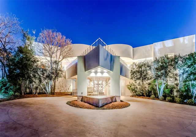Photo 4 of Sale Pending at 5600 Masters Ct, Flower Mound, TX 75022 | MLS# 20882934 | Listing updated on 2026-08-04