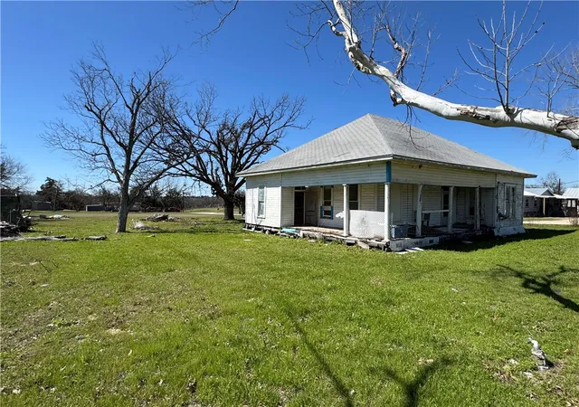 Photo 3 of Single family home for sale at 320 N 5th St, Lott, TX 76656 | MLS# 229177 | Listing updated on 2026-09-16