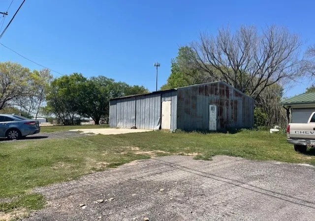 Photo 3 of Single family home for sale at 604 Goshen Rd, Springtown, TX 76082 | MLS# 20885741 | Listing updated on 2026-09-30