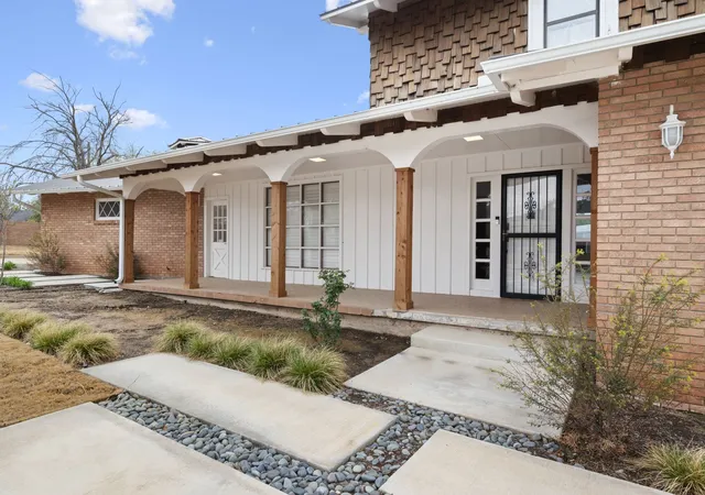 Photo 3 of Single family home for sale at 803 Lakeview Dr, Mineral Wells, TX 76067 | MLS# 20883198 | Listing updated on 2026-10-02