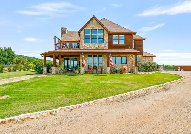 Homes for sale in Graford, TX | 1060 Gordon Mtn Vw Ct, Graford, TX 76449 | MLS# 20886824