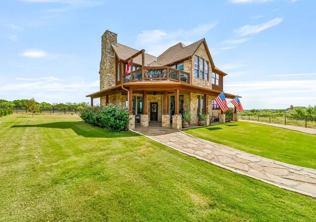 Homes for sale in Graford, TX | 1060 Gordon Mtn Vw Ct, Graford, TX 76449 | MLS# 20886824