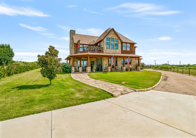 Homes for sale in Graford, TX | 1060 Gordon Mtn Vw Ct, Graford, TX 76449 | MLS# 20886824