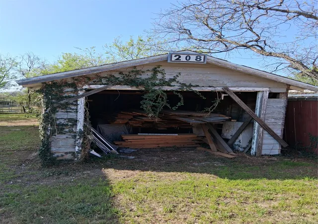 Homes for sale in Coleman, TX | 208 E 4th St, Coleman, TX 76834 | MLS# 20887401