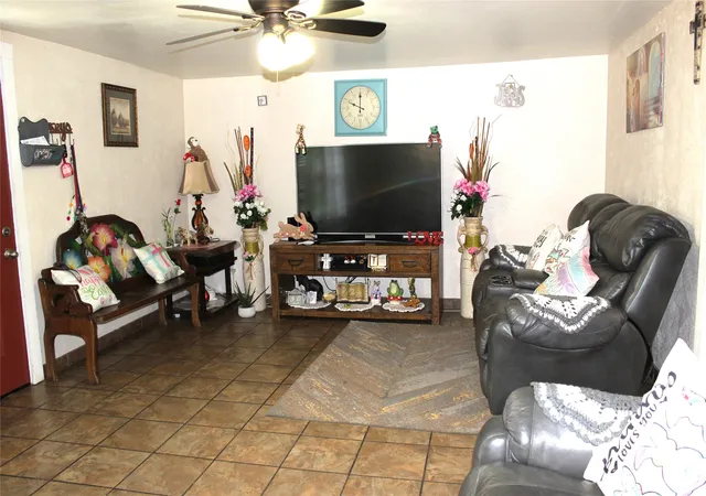 Photo 3 of Single family home for sale at 1090 N Race St, Stephenville, TX 76401 | MLS# 20887648 | Listing updated on 2026-10-06