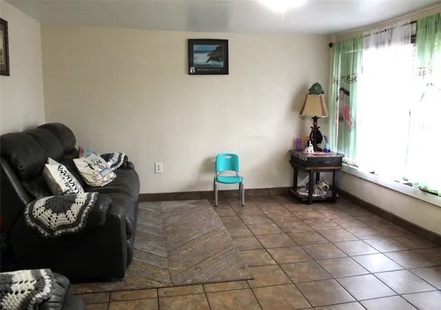 Photo 4 of Single family home for sale at 1090 N Race St, Stephenville, TX 76401 | MLS# 20887648 | Listing updated on 2026-10-06