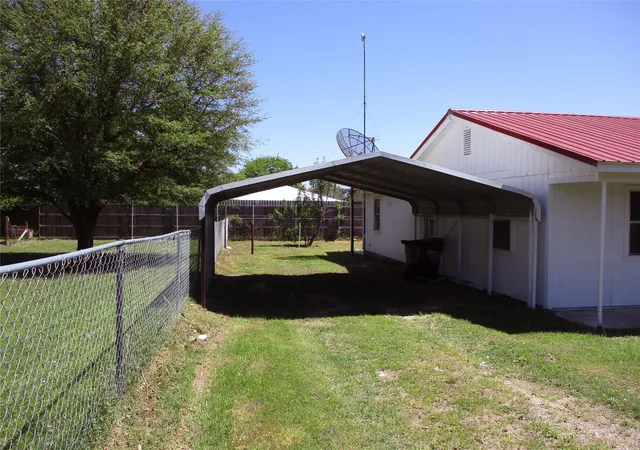 Photo 3 of Single family home for sale at 291 Skyline Dr, Emory, TX 75440 | MLS# 20896078 | Listing updated on 2026-09-23