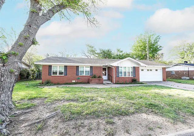 Homes for sale in Bowie, TX | 1209 Pebble St, Bowie, TX 76230 | MLS# 20899514