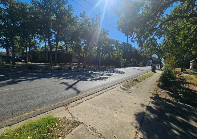 3rd image of 2621 N Locust St, Denton, TX 76209 | MLS# 20901303